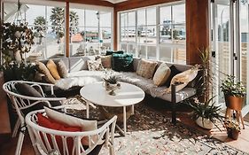 Timata Ora Sleeps 14